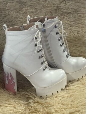 Lamoda Icy Hustler White Platform Boots Pink Flames Y2K Festival Size 7